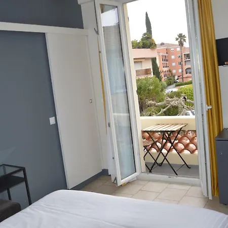 Le Castellamar Готель 3*